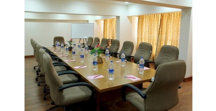 The Oasis Hotel Vadodara Exterior photo