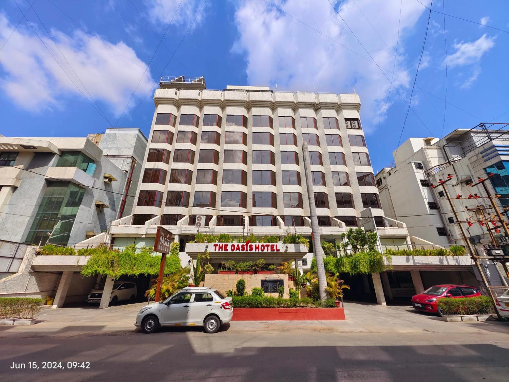 The Oasis Hotel Vadodara Exterior photo