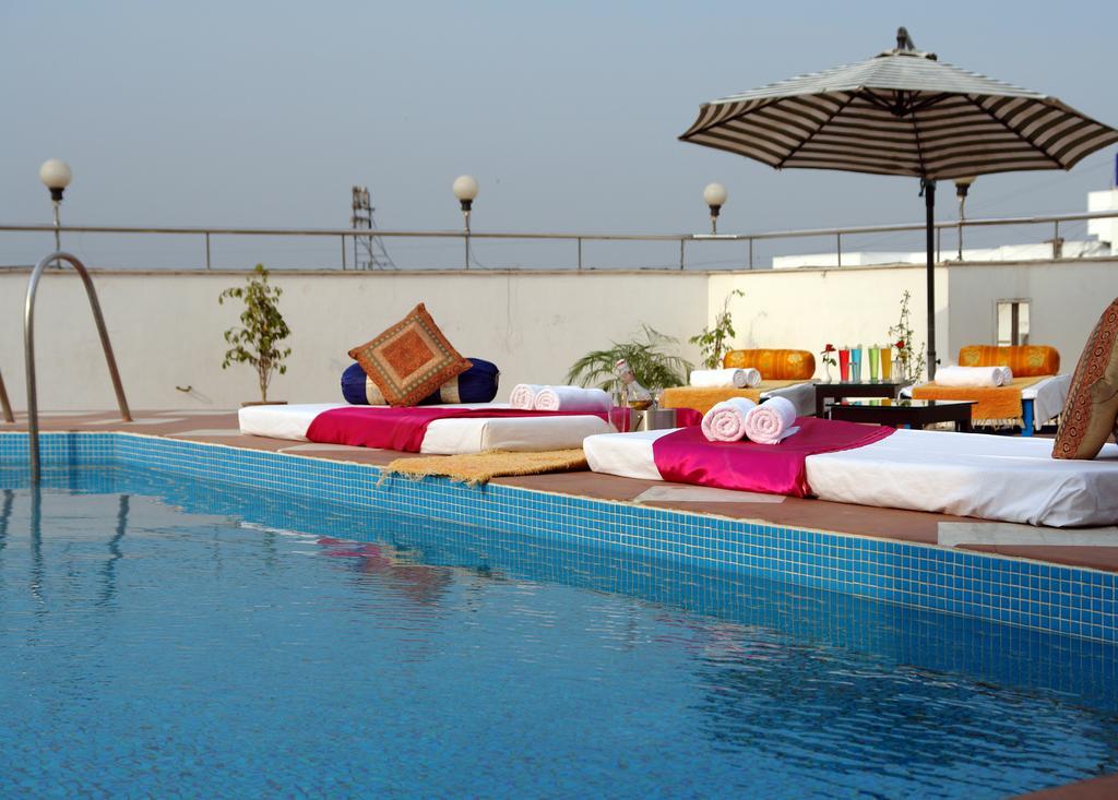 The Oasis Hotel Vadodara Exterior photo