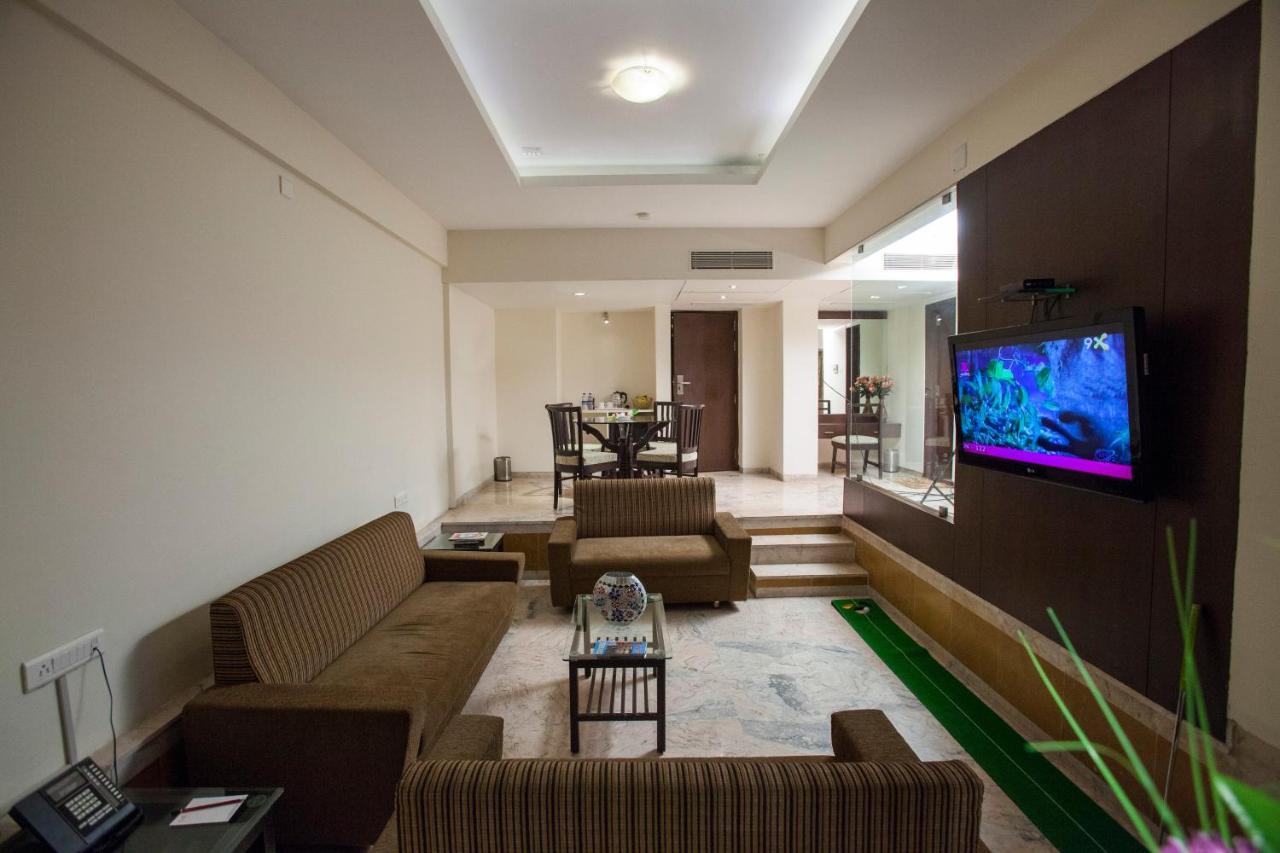 The Oasis Hotel Vadodara Exterior photo