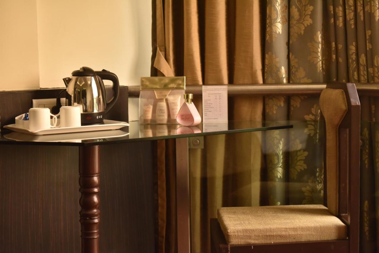 The Oasis Hotel Vadodara Exterior photo